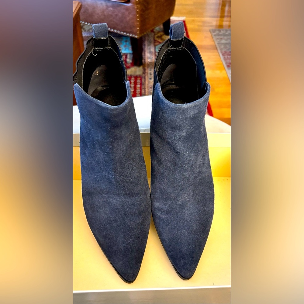 Marc Jacobs booties/dark blue suede